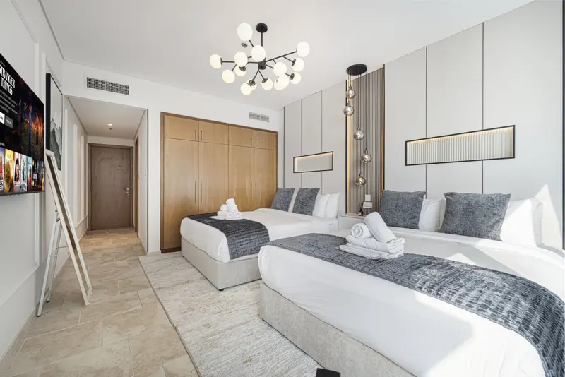 Marina Heights - Spectacular Sea Views, Pool & Gym