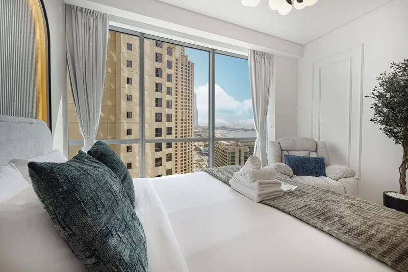 Marina Heights - Spectacular Sea Views, Pool & Gym