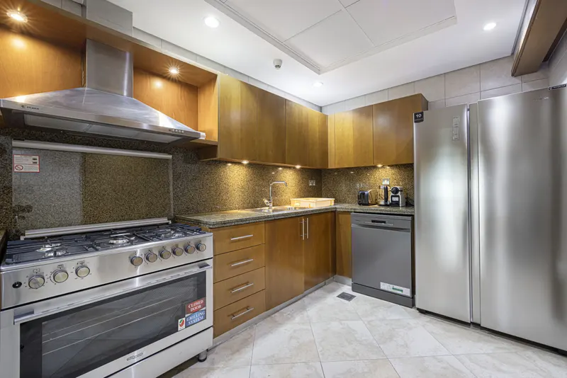 Marina Heights - Spectacular Sea Views, Pool & Gym