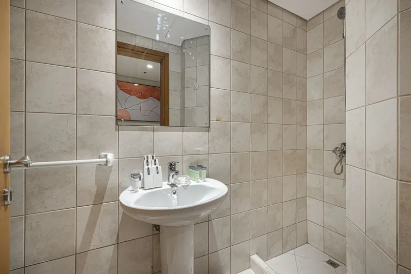 Marina Heights - Spectacular Sea Views, Pool & Gym