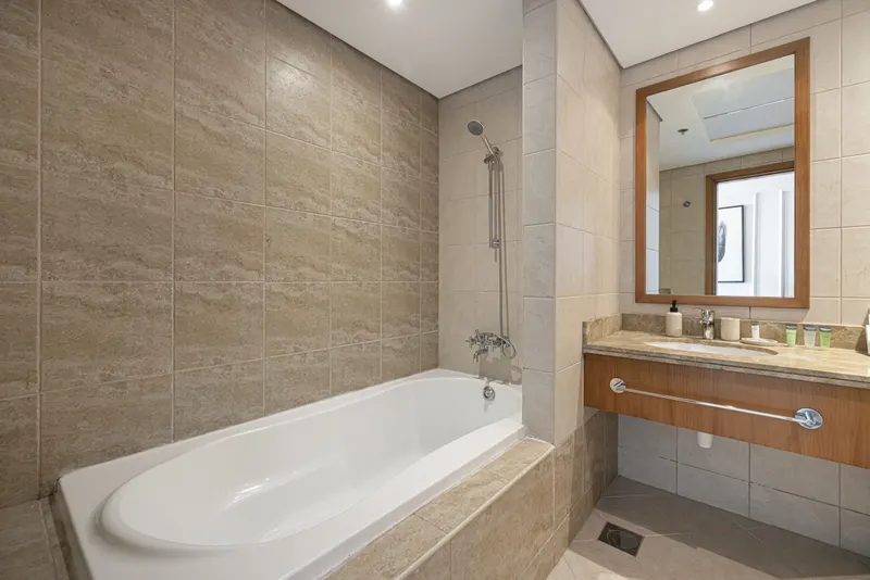 Marina Heights - Spectacular Sea Views, Pool & Gym