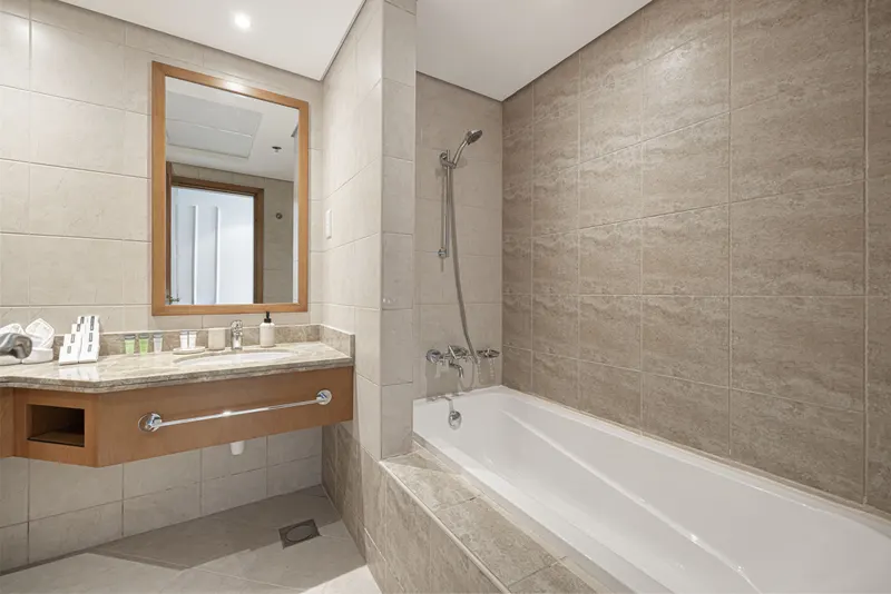 Marina Heights - Spectacular Sea Views, Pool & Gym