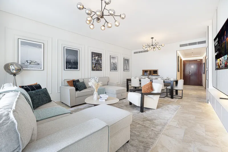 Marina Heights - Spectacular Sea Views, Pool & Gym