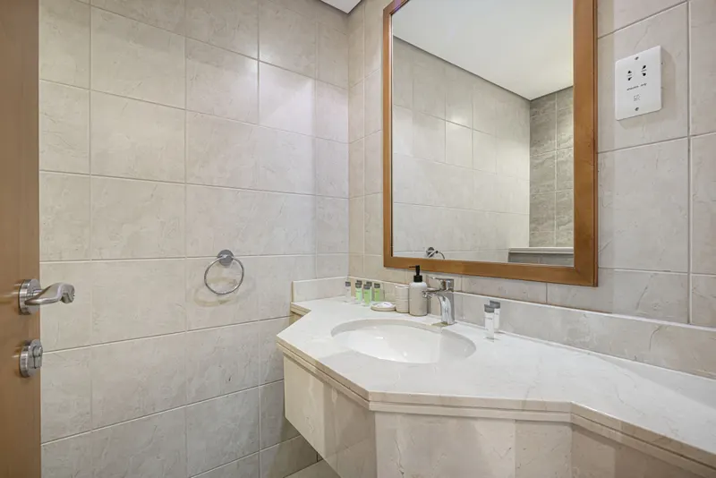 Marina Heights - Spectacular Sea Views, Pool & Gym