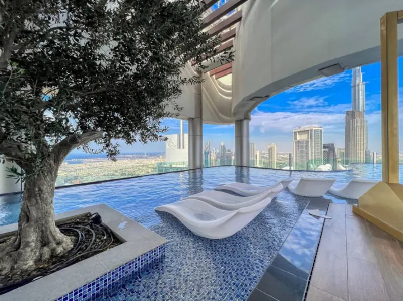 Superb Location: Infinity Pool / Burj Khalifa View
