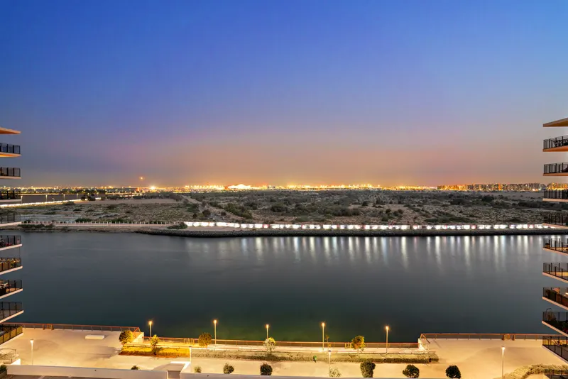 Light & Breezy Apt: Near Ferrari World & Yas Mall