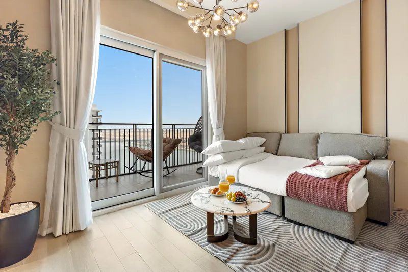 Light & Breezy Apt: Near Ferrari World & Yas Mall