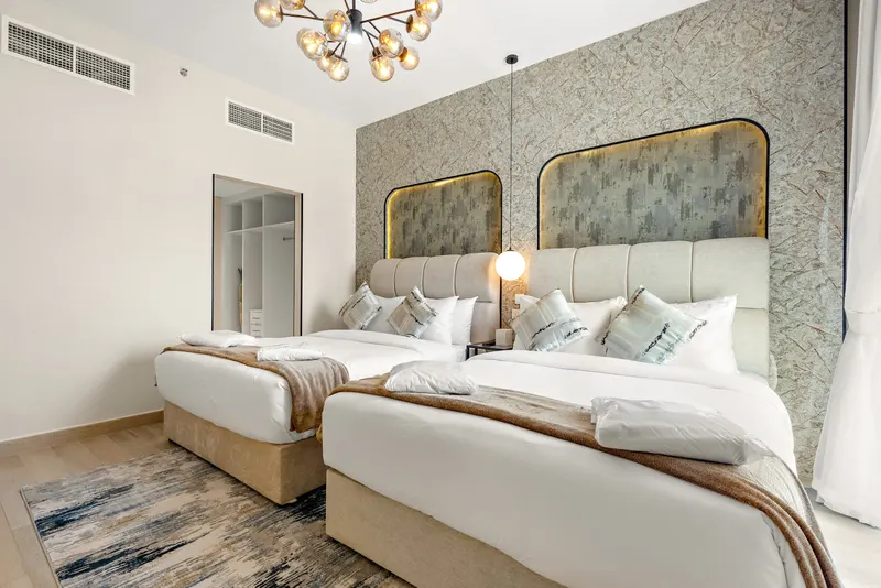 Light & Breezy Apt: Near Ferrari World & Yas Mall