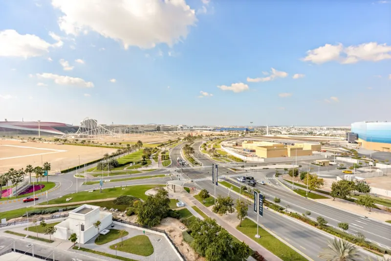 Light & Breezy Apt: Near Ferrari World & Yas Mall