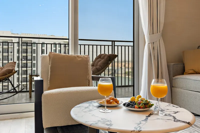 Light & Breezy Apt: Near Ferrari World & Yas Mall