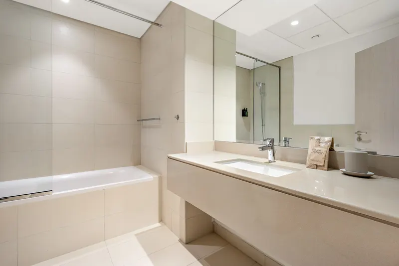 Light & Breezy Apt: Near Ferrari World & Yas Mall