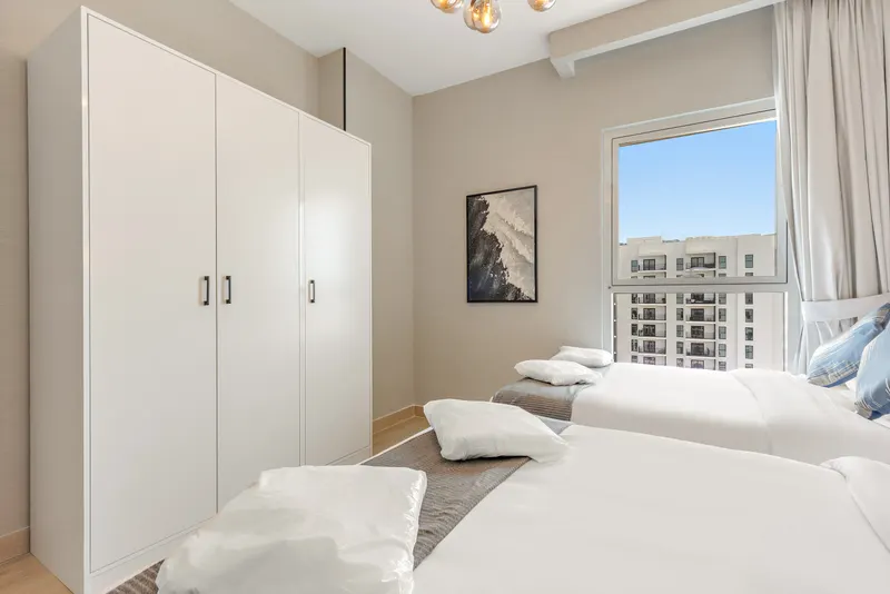 Light & Breezy Apt: Near Ferrari World & Yas Mall