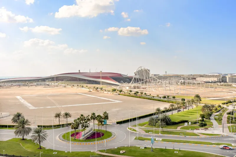 Light & Breezy Apt: Near Ferrari World & Yas Mall