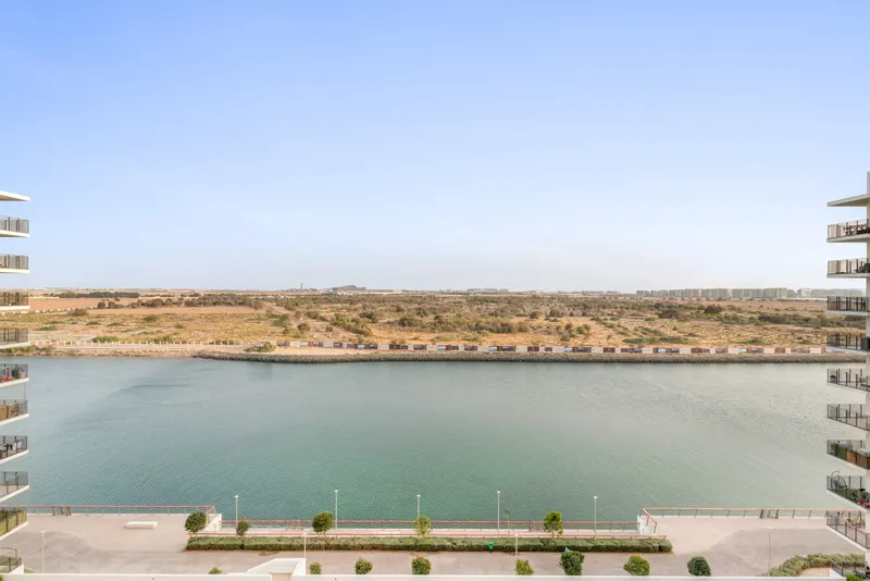 Light & Breezy Apt: Near Ferrari World & Yas Mall
