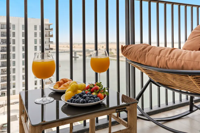 Light & Breezy Apt: Near Ferrari World & Yas Mall