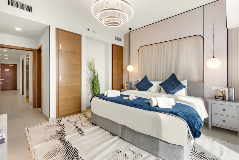 Polished Haven in Gate Tower: Pool & Gym Access