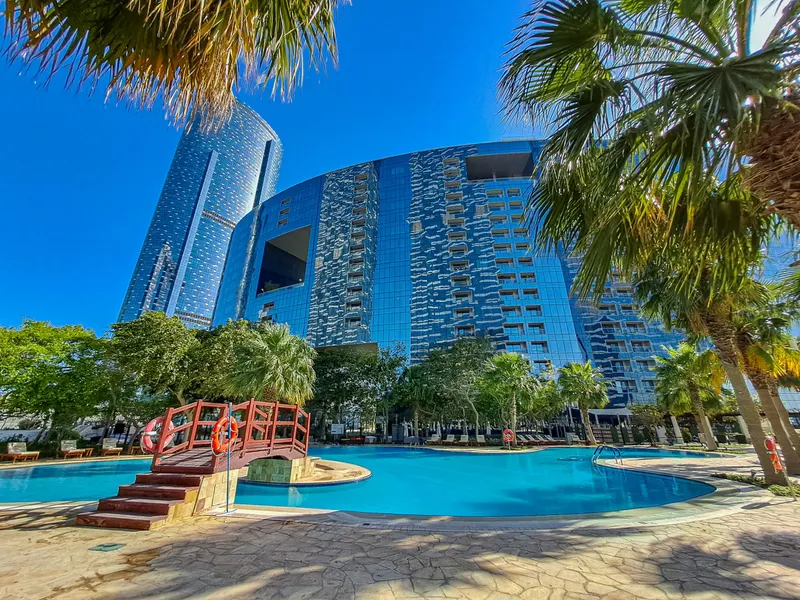 Polished Haven in Gate Tower: Pool & Gym Access