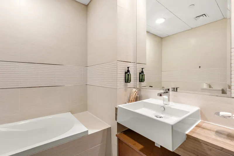 Polished Haven in Gate Tower: Pool & Gym Access