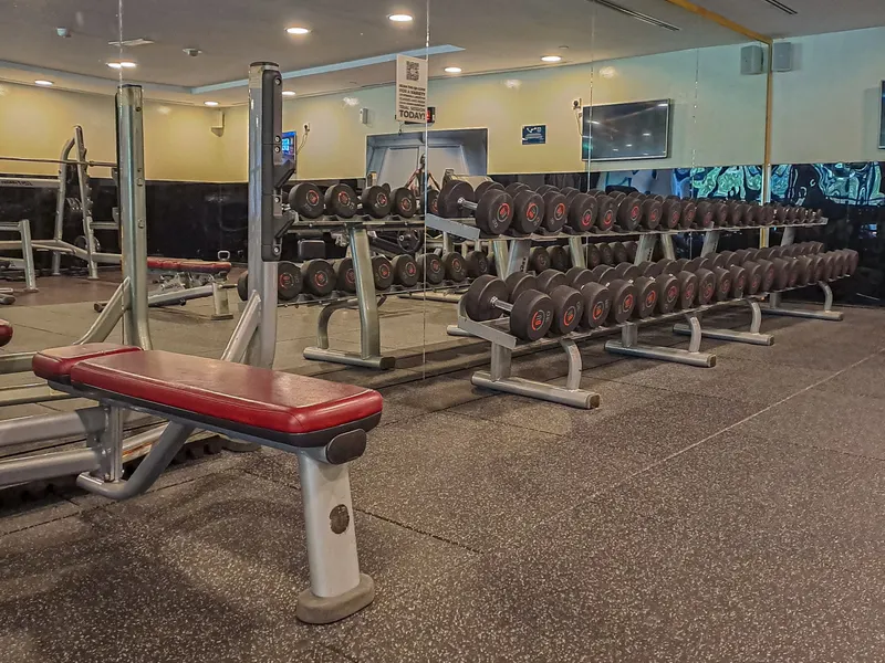 Polished Haven in Gate Tower: Pool & Gym Access