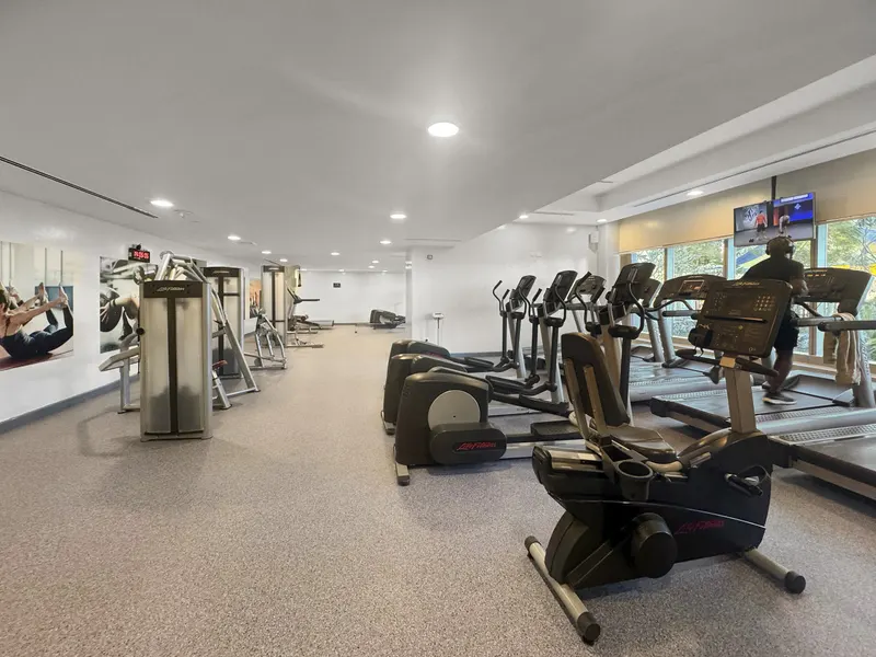Polished Haven in Gate Tower: Pool & Gym Access