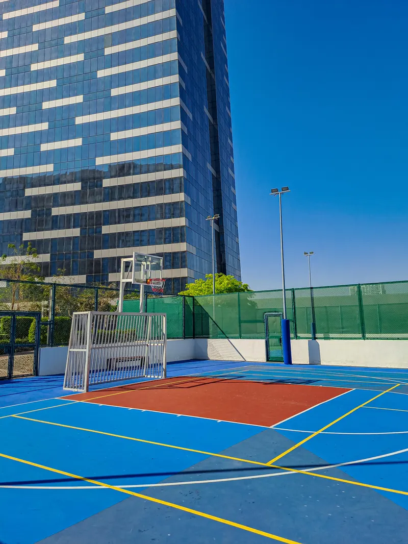 Polished Haven in Gate Tower: Pool & Gym Access