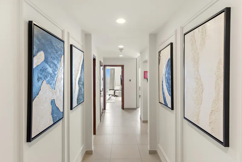 Polished Haven in Gate Tower: Pool & Gym Access
