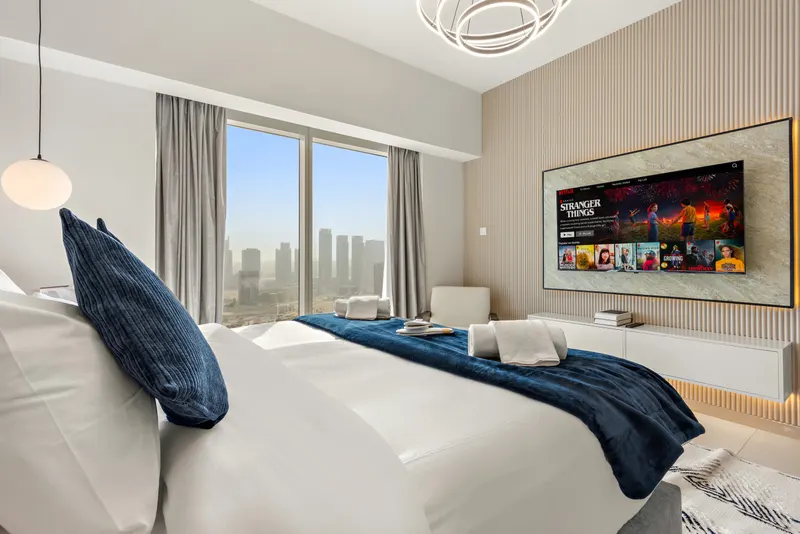 Polished Haven in Gate Tower: Pool & Gym Access