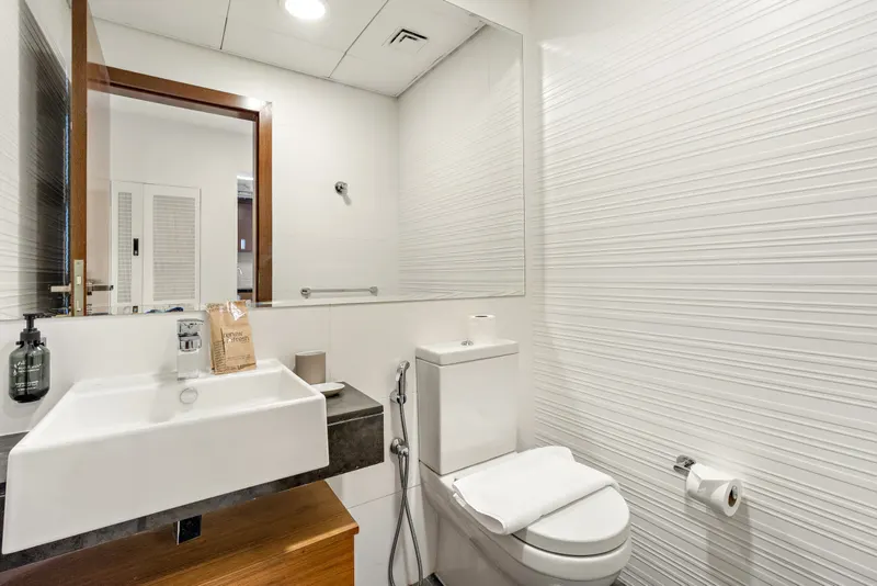 Polished Haven in Gate Tower: Pool & Gym Access