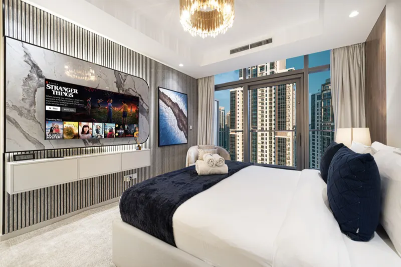 Downtown Dubai Oasis: Infinity Pool & Burj Views