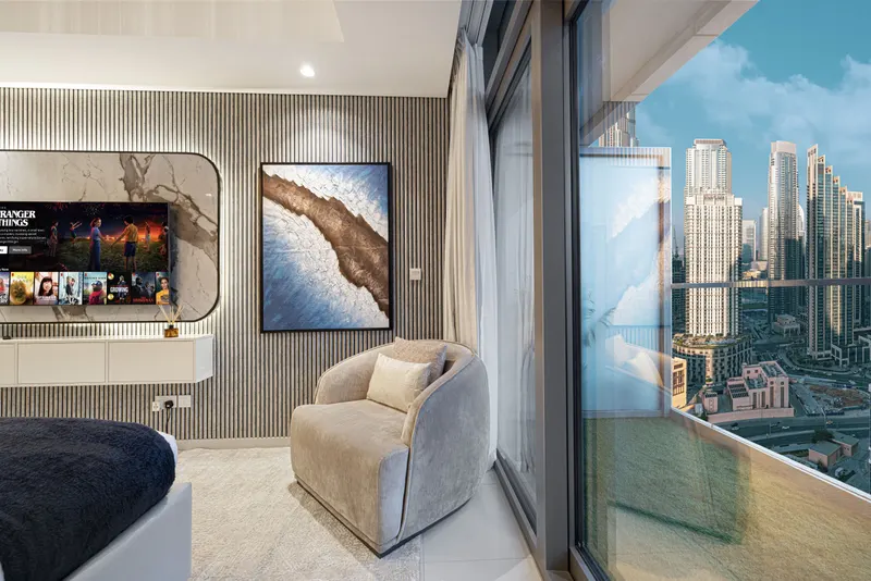 Downtown Dubai Oasis: Infinity Pool & Burj Views