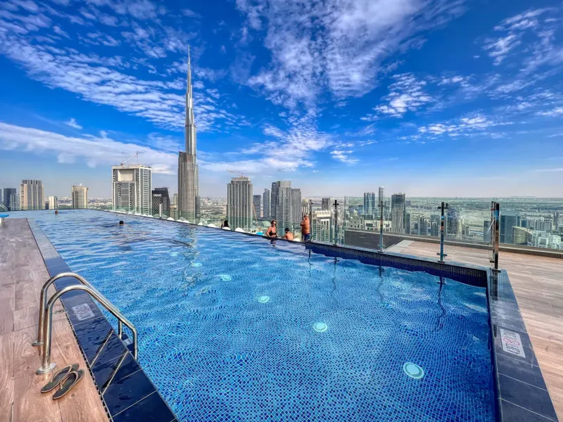 Downtown Dubai Oasis: Infinity Pool & Burj Views