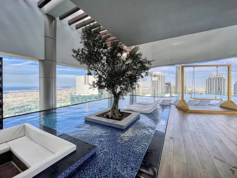 Downtown Dubai Oasis: Infinity Pool & Burj Views