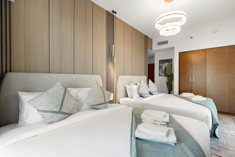 Spectacular Views & Luxury Living: Pool & Gym