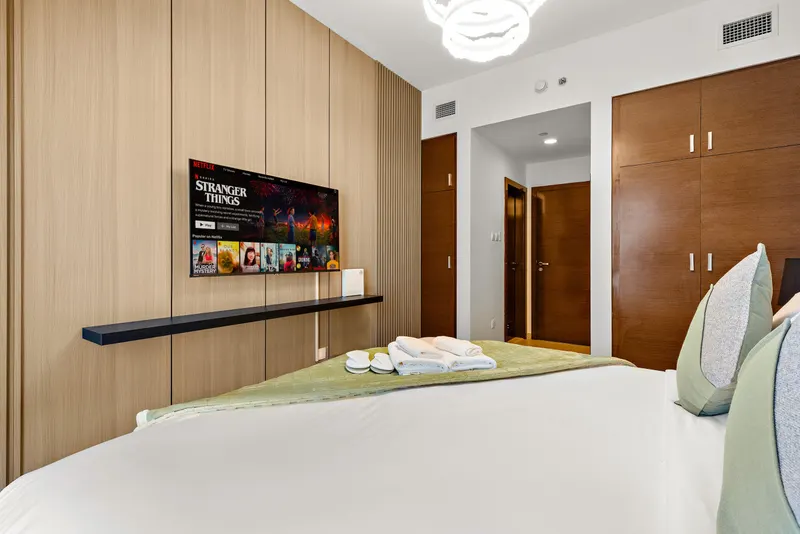 Spectacular Views & Luxury Living: Pool & Gym