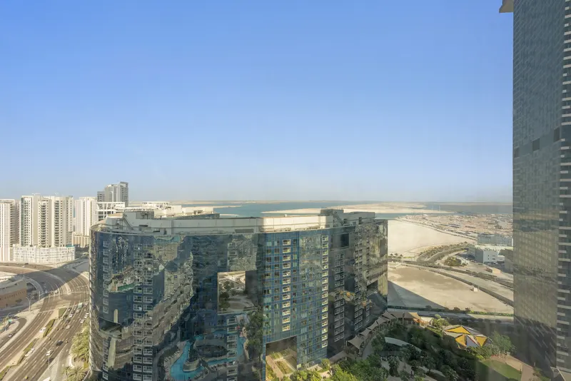 Spectacular Views & Luxury Living: Pool & Gym