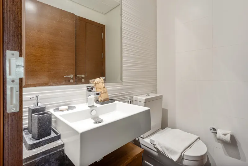 Sophisticated Living in Gate Tower: Pool & Gym