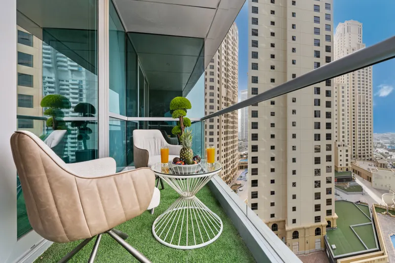 JBR Premium Oasis: Stunning Sea View, Pool & Gym