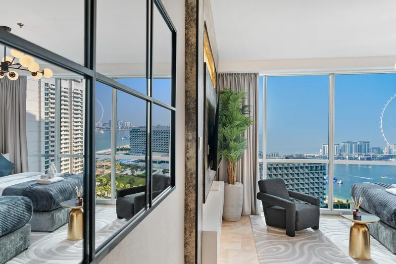 JBR Premium Oasis: Stunning Sea View, Pool & Gym