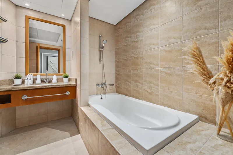 JBR Premium Oasis: Stunning Sea View, Pool & Gym