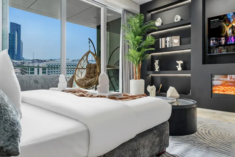 JBR Premium Oasis: Stunning Sea View, Pool & Gym