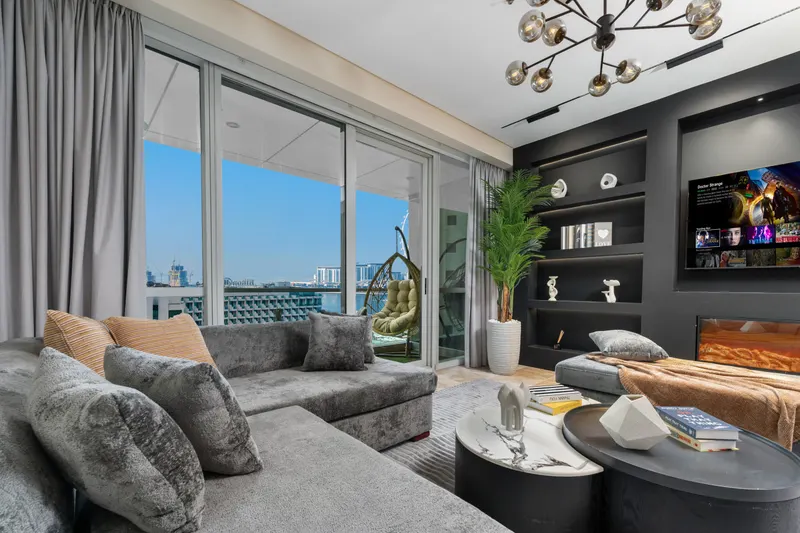 JBR Premium Oasis: Stunning Sea View, Pool & Gym