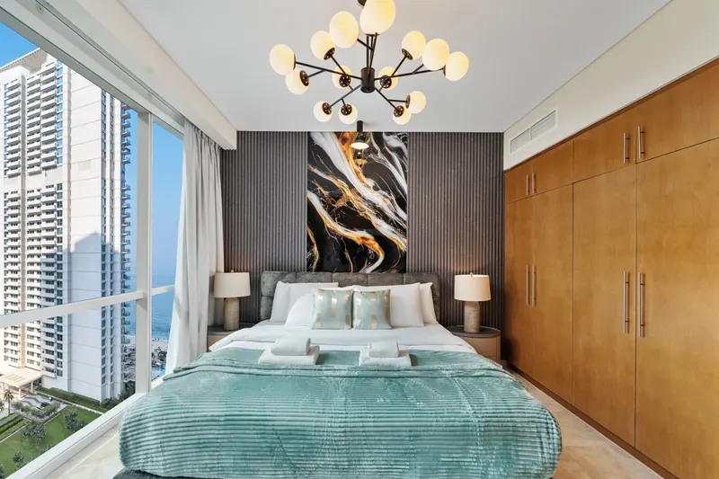 JBR Premium Oasis: Stunning Sea View, Pool & Gym