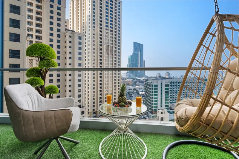 JBR Premium Oasis: Stunning Sea View, Pool & Gym