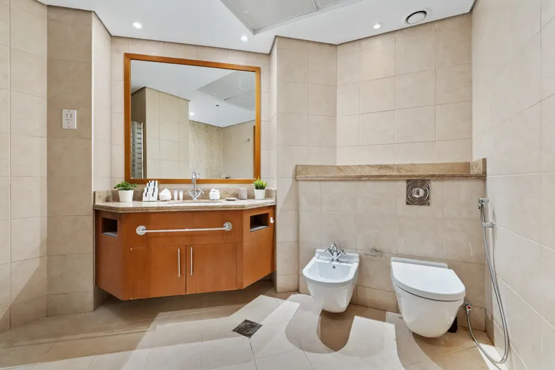 JBR Premium Oasis: Stunning Sea View, Pool & Gym