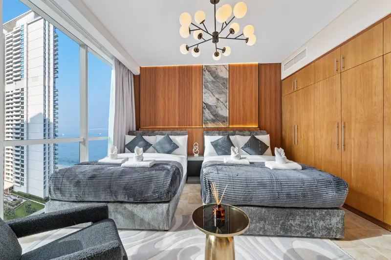 JBR Premium Oasis: Stunning Sea View, Pool & Gym