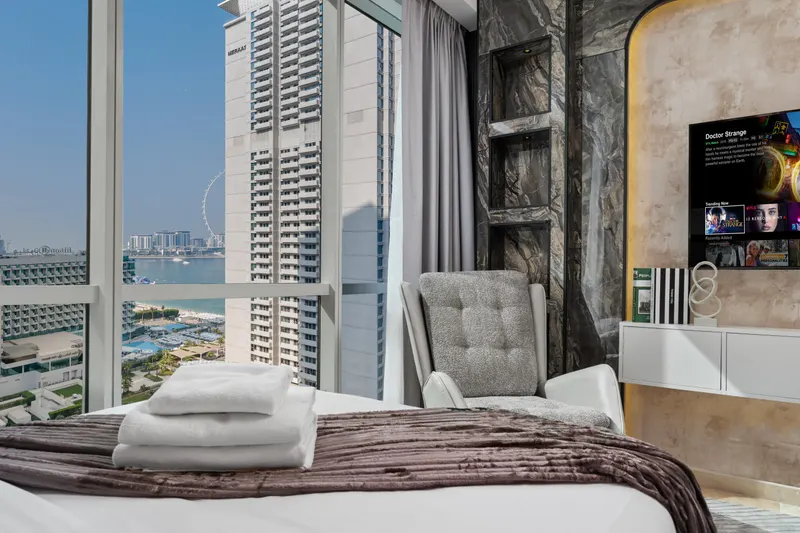 JBR Premium Oasis: Stunning Sea View, Pool & Gym