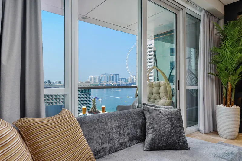 JBR Premium Oasis: Stunning Sea View, Pool & Gym