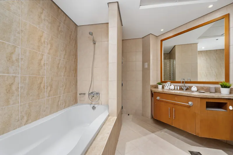 JBR Premium Oasis: Stunning Sea View, Pool & Gym