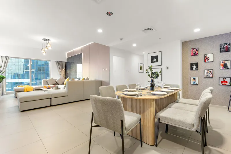 Luxe Living in Gate Tower - Pool & Gym