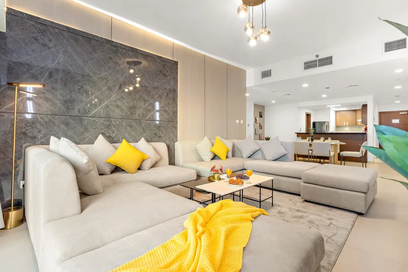 Luxe Living in Gate Tower - Pool & Gym